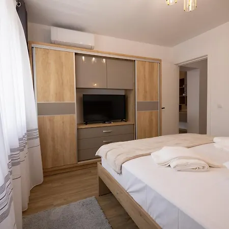 Premier Luxury Ultracentral Pitesti Exterior photo
